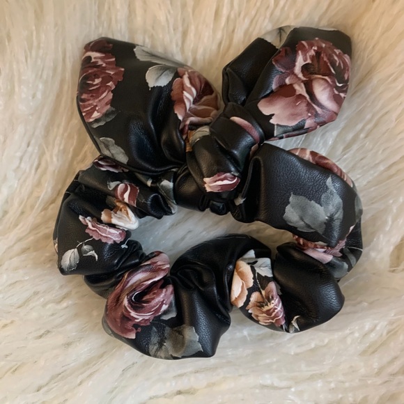 Sincerely Jules by Scünci Scrunchies - Picture 4 of 14